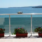 The House Nyaraló