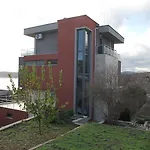 The House 度假居 *