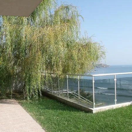 Nyaraló The House